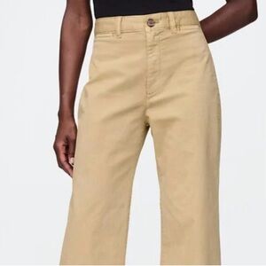 GAP High-waist, Wide Leg denim pant in sunflower yellow. Size 10